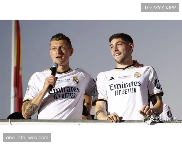 巴尔韦德与克罗斯的中场风格差异如何影响战术适配性？