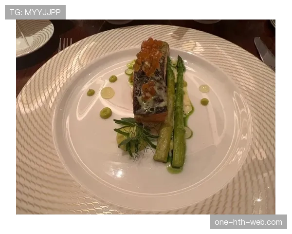 李诗沣训练完直接打车去米其林三星，这日子过得比偶像剧男主还飘