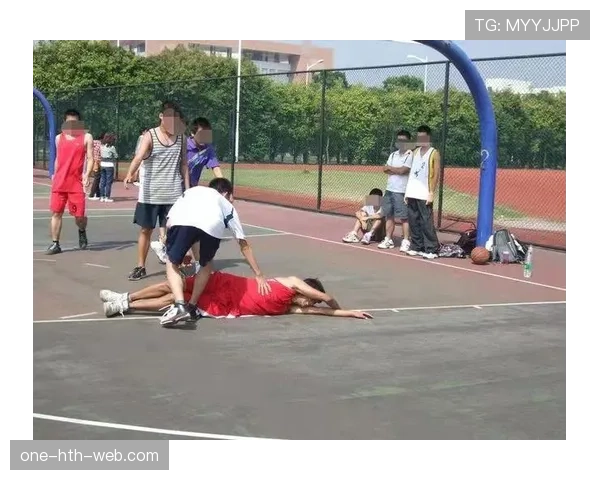 篮球拉人犯规怎么判定？看完这个实战分析你就懂了